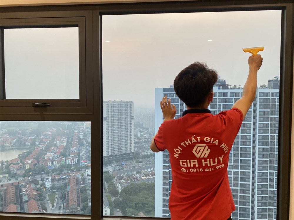 Dán phim cách nhiệt bên trong hay bên ngoài kính thì bền và hiệu quả?