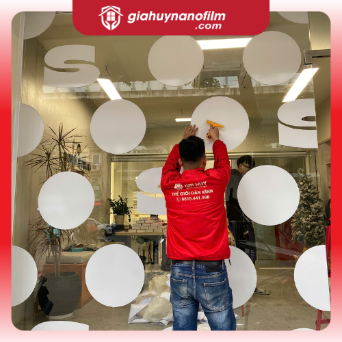 Decal mờ in hoạ tiết quảng cáo